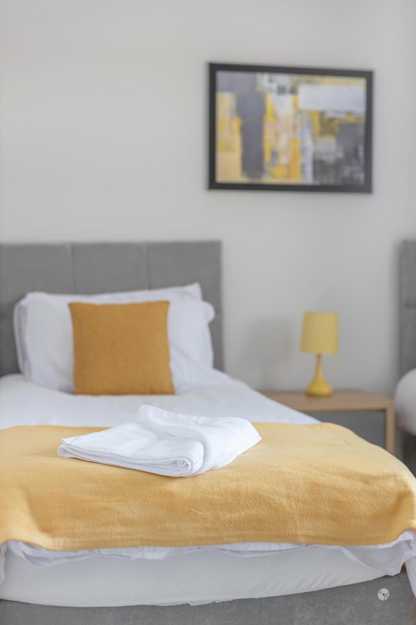 马斯顿格林Opp B'Ham - Freshly Refurbished Walls And Carpets! Big Savings Booking 7 Days Or More!公寓 外观 照片