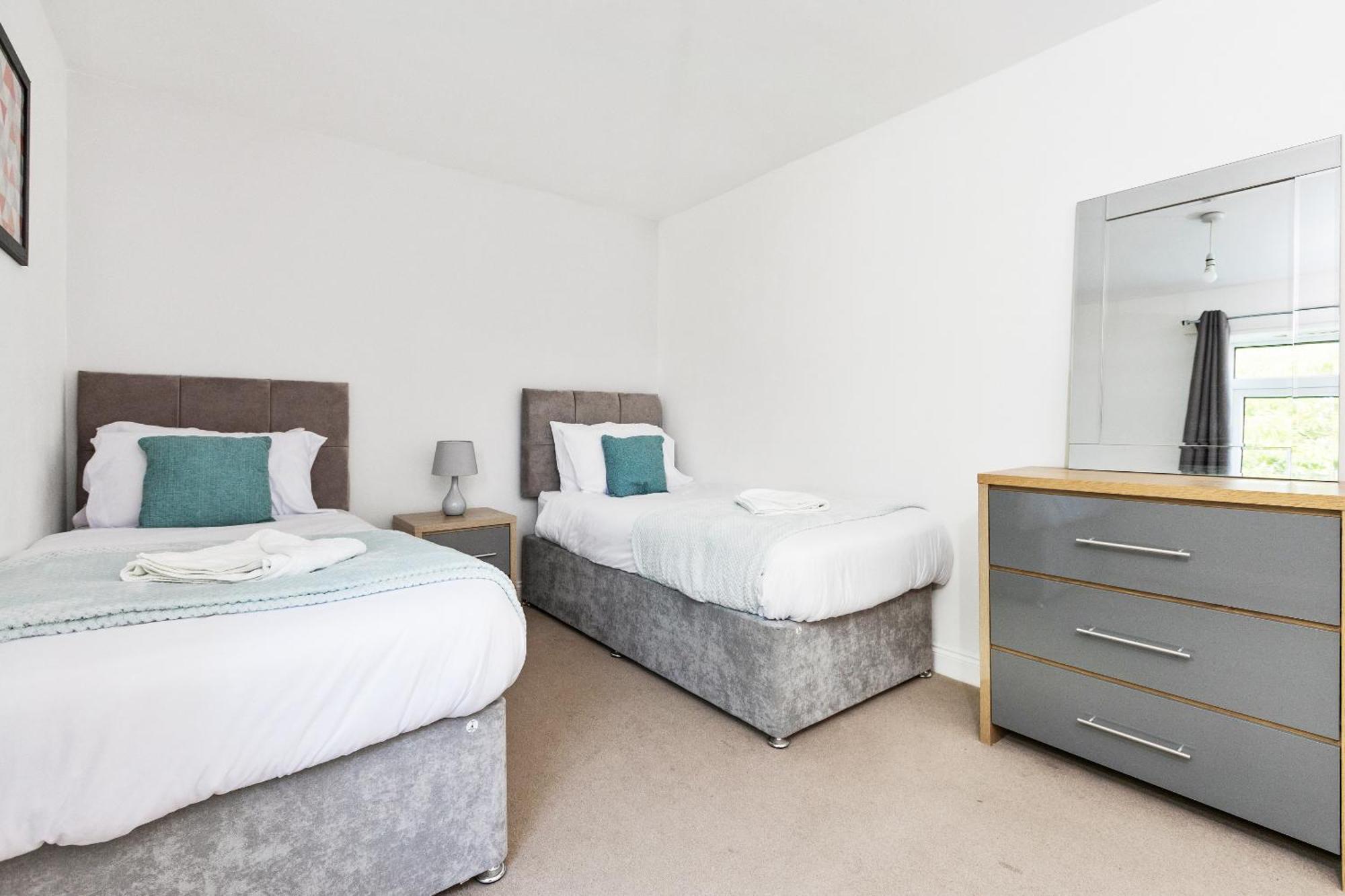 马斯顿格林Opp B'Ham - Freshly Refurbished Walls And Carpets! Big Savings Booking 7 Days Or More!公寓 外观 照片